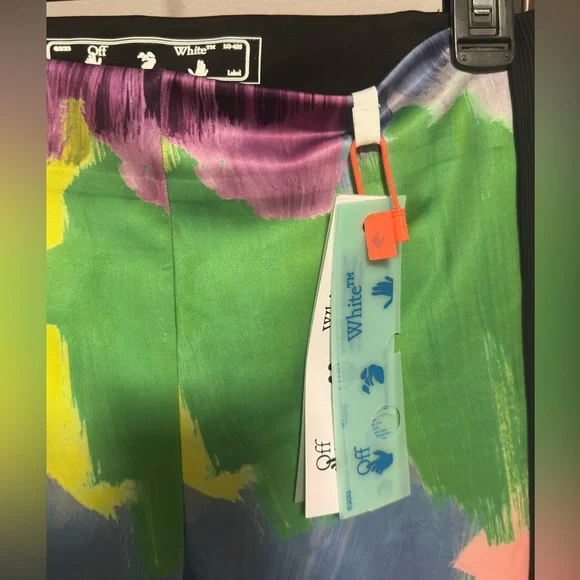 Off-White - Picture 8 of 10